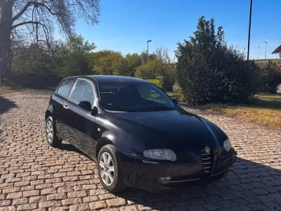 Gebraucht Alfa Romeo 147 105 PS (77 kW) 2001 Schwarz Kleinwagen