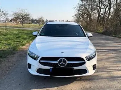 Gebraucht Mercedes A180 136 PS (100 kW) 2019 Weiß Limousine