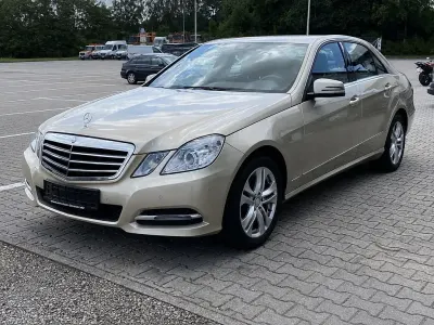 Gebraucht Mercedes E200 Avantgarde 184 PS (135 kW) 2012 Perlbeige  metalliclack Limousine
