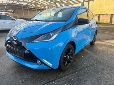 Usata Toyota Aygo X-cite 69 CV (50 kW) 2015 Blu Utilitaria