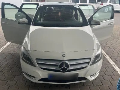 Gebraucht Mercedes B200 156 PS (114 kW) 2014 Grau Kleinwagen