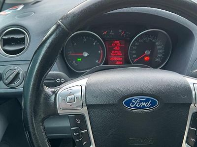 Grau Gebraucht 2009 Ford S-MAX S Van / Kleinbus | 2.500 € (Fairer Preis)