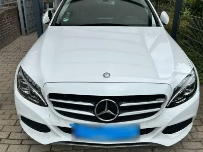 Używany Mercedes C400 333 KM (244 kW) 2016 Biały Kombi
