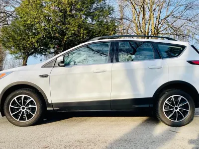 Gebraucht Ford Kuga 120 PS (88 kW) 2016 Weiß SUV