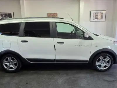 Usado Dacia Lodgy Stepway 116 HP (85 kW) 2021 Branco Monovolume