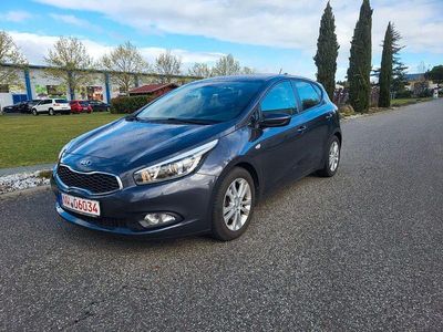 Gebraucht Kia Ceed 135 PS (99 kW) 2015 Grau Kleinwagen