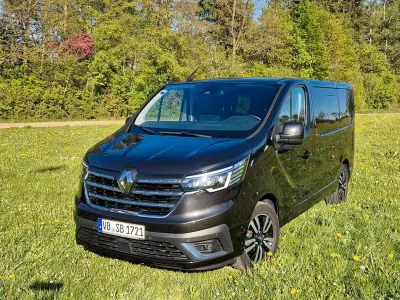 Second-hand Renault Trafic 170 CP (125 kW) 2021 Negru Monovolum