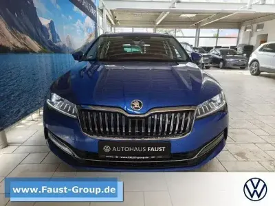 Gebraucht Skoda Superb Style 200 PS (147 kW) 2023 Blau metallic Kombi