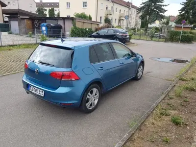 Gebraucht VW Golf VII Comfortline 105 PS (77 kW) 2013 Blau Limousine
