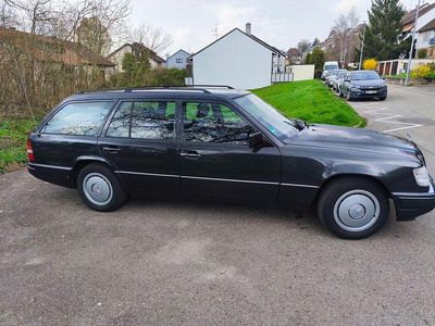 Second-hand Mercedes 220 150 CP (110 kW) 1996 Negru Break