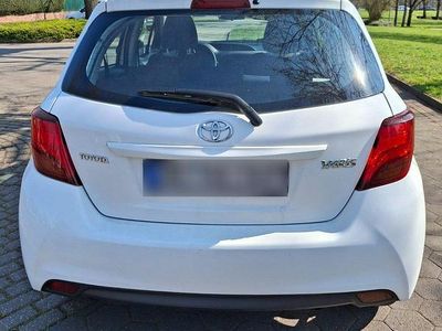 Gebraucht Toyota Yaris 45 PS (33 kW) 2015 Weiß Kleinwagen
