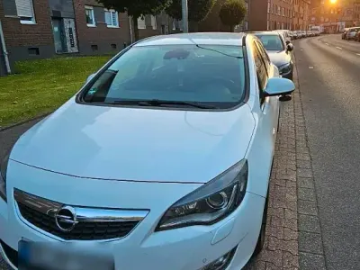 Gebraucht Opel Astra 140 PS (102 kW) 2010 Weiß Kleinwagen