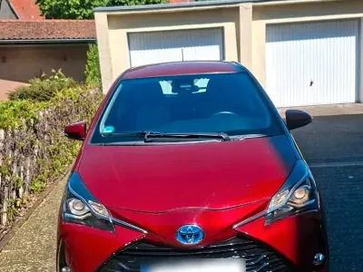 Gebraucht Toyota Yaris Hybrid 101 PS (74 kW) 2018 Rot Kleinwagen