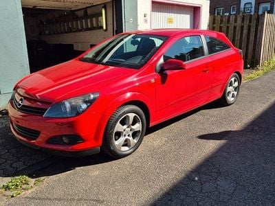 Begagnad Opel Astra 125 HK (91 kW) 2005 Röd Sportkupé