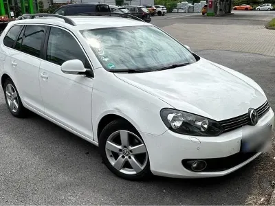 Gebraucht VW Golf VI 105 PS (77 kW) 2011 Weiß Kleinwagen