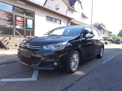 Gebraucht Citroën C4 SELECTION 99 PS (72 kW) 2015 Schwarz Limousine