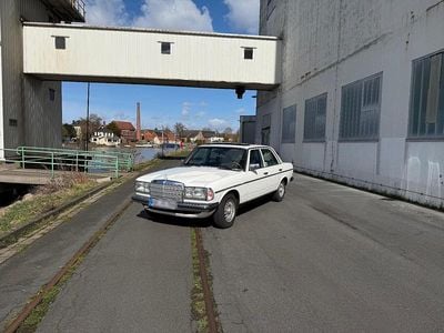 Usata Mercedes 200 60 CV (44 kW) 1984 Bianco Berlina