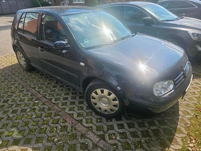Usata VW Golf IV 75 CV (55 kW) 2001 Blu Utilitaria