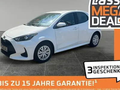 Gebraucht Toyota Yaris Basis 72 PS (52 kW) 2022 Schneeweiß Kleinwagen