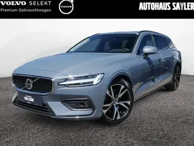 Gebraucht Volvo V60 Core 163 PS (119 kW) 2024 Grau / thunder grey (metallic) Kombi