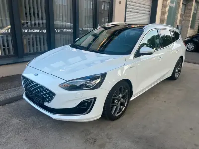 Używany Ford Focus Vignale 150 KM (110 kW) 2019 Biały Sedan/Limuzyna