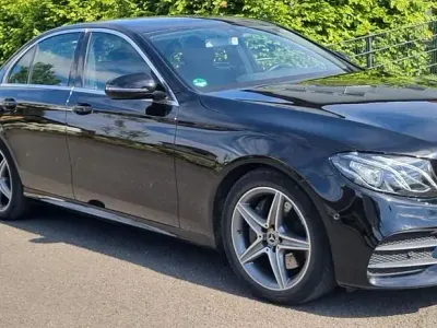 Gebraucht Mercedes E300 AMG line 245 PS (180 kW) 2019 Schwarz Limousine