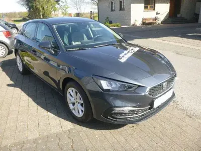 Usata Seat Leon Style 131 CV (96 kW) 2024 Grigio Berlina
