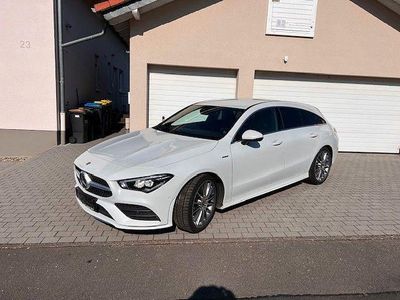 Gebraucht Mercedes CLA200 Shooting Brake AMG line 163 PS (119 kW) 2021 Weiß Kombi