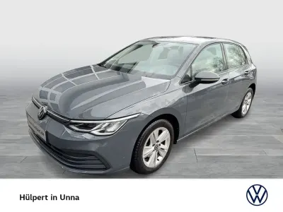 Gebraucht VW Golf VIII Life 131 PS (96 kW) 2024 Delfingrau metallic Limousine