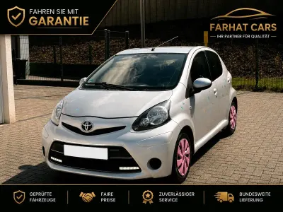 Gebraucht Toyota Aygo 68 PS (50 kW) 2012 Silber Kleinwagen