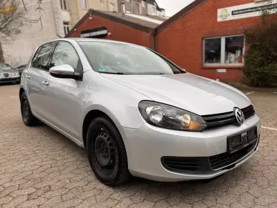 Second-hand VW Golf VII Trendline 105 CP (77 kW) 2012 Argintiu Berlinǎ
