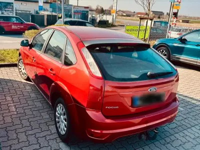 Gebraucht Ford Focus 101 PS (74 kW) 2010 Orange Limousine