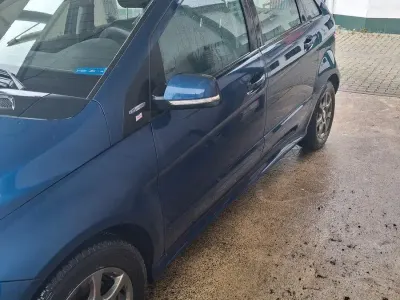 Gebraucht Mercedes B180 116 PS (85 kW) 2010 Blau Van / Kleinbus