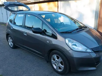 Begagnad Honda Jazz Trend 90 HK (66 kW) 2013 Brun Halvkombi