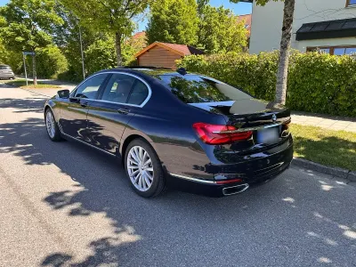 Gebraucht BMW 740 Sport Line 326 PS (239 kW) 2017 Blau Limousine