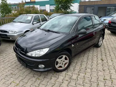 Gebraucht Peugeot 206 75 PS (55 kW) 2007 Schwarz Kleinwagen