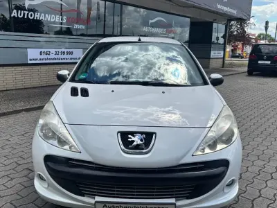 Gebraucht Peugeot 206+ Basis 68 PS (50 kW) 2011 Weiß Kleinwagen