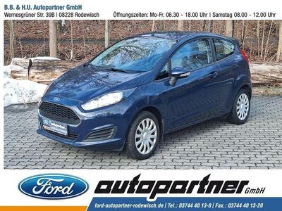 Gebraucht Ford Fiesta Trend 60 PS (44 kW) 2016 Blazerblau Limousine
