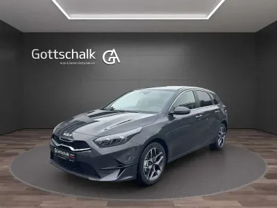 Używany Kia Ceed 101 KM (74 kW) 2025 Pentametal met. Hatchback