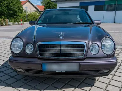 Gebraucht Mercedes E230 150 PS (110 kW) 1995 Braun Limousine