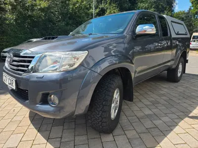 Gebraucht Toyota HiLux Life 144 PS (105 kW) 2011 Grau Pickup