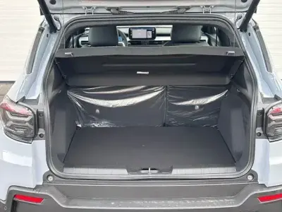 Neu Jeep Avenger Overland 145 PS (106 kW) 2026 Grau SUV