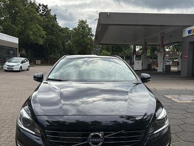 Schwarz Gebraucht 2017 Volvo V60 Kombi | 12.100 € (Fairer Preis)