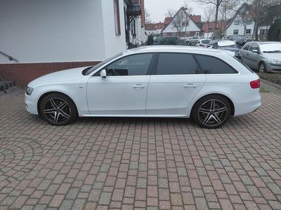 Weiß Gebraucht 2013 Audi A4 S-Line Kombi | 14.900 €