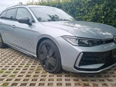 Gebraucht VW Passat Style 150 PS (110 kW) 2024 Grau Kombi