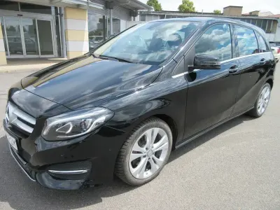 Gebraucht Mercedes B180 122 PS (89 kW) 2015 Schwarz Van / Kleinbus
