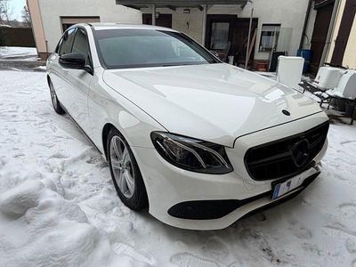 Weiß Gebraucht 2016 Mercedes E200 Avantgarde Limousine | 21.000 € (Fairer Preis)