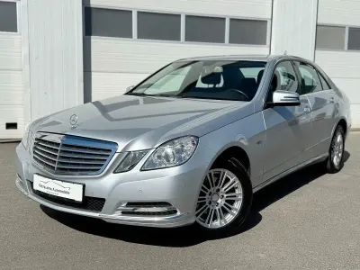 Usata Mercedes E200 Elegance 184 CV (135 kW) 2012 Argento Berlina
