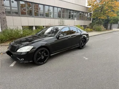 Gebraucht Mercedes S500 387 PS (284 kW) 2007 Schwarz Limousine