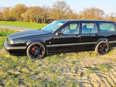 Second-hand Volvo 850 126 CP (92 kW) 1996 Negru Break